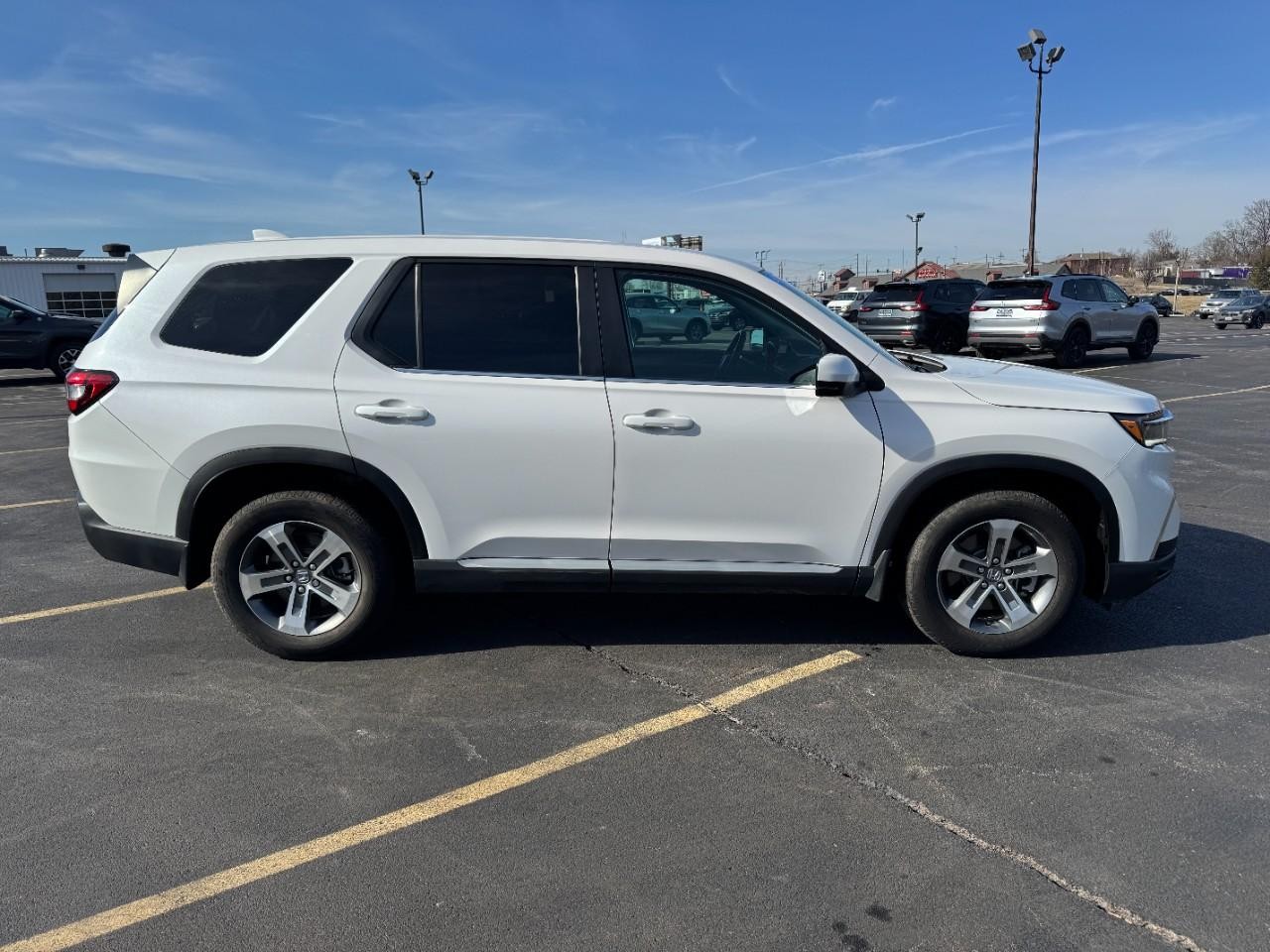 Honda Pilot Vehicle Full-screen Gallery Image 02