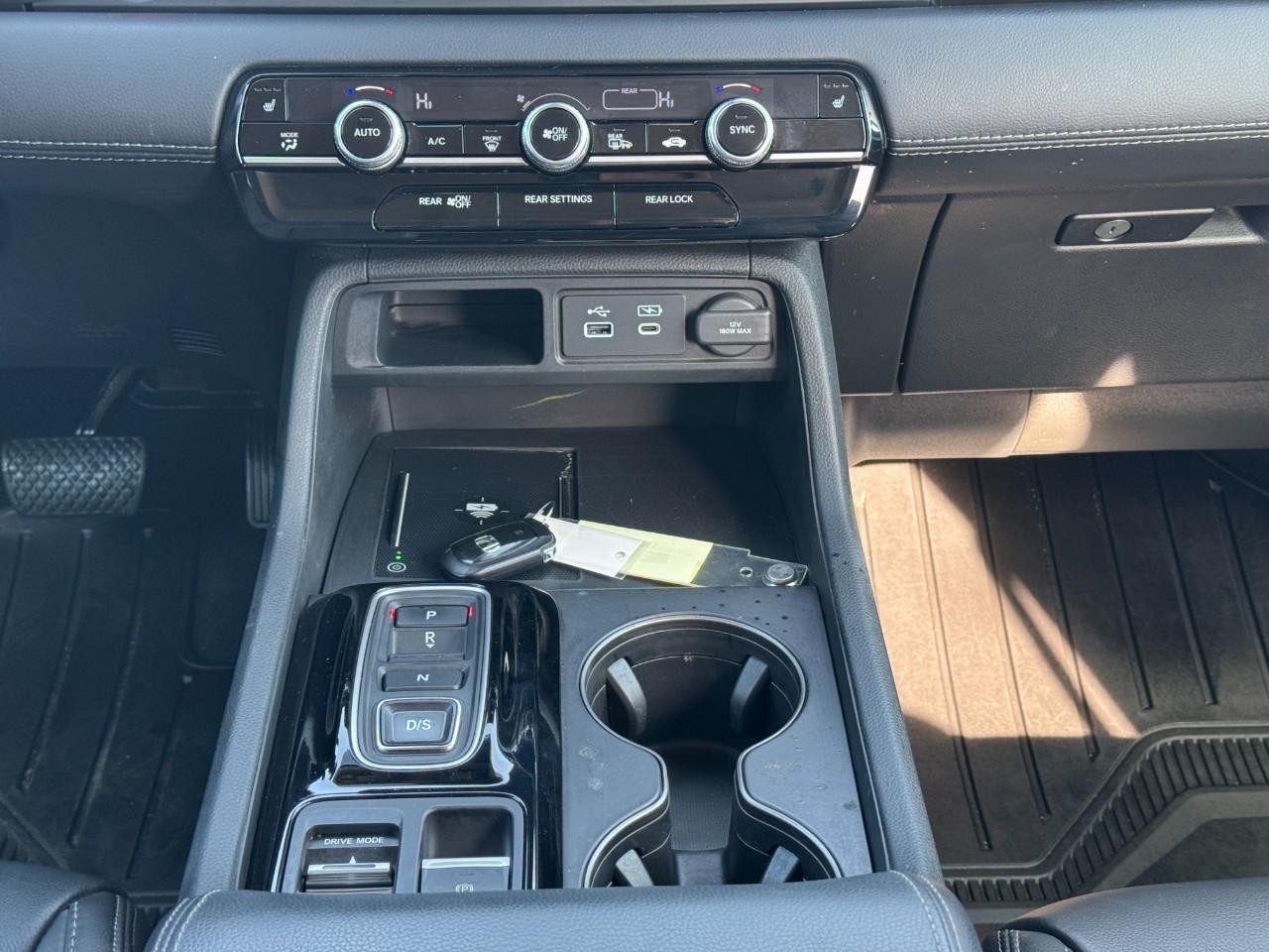 Honda Pilot Vehicle Full-screen Gallery Image 14