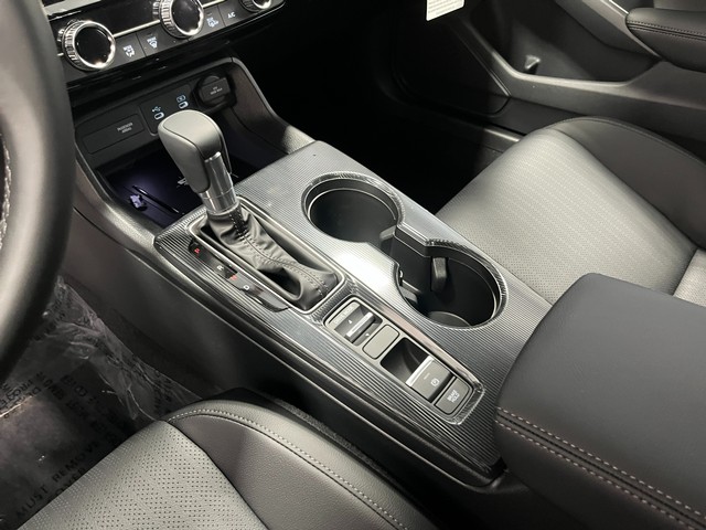 Honda Civic Hatchback Hybrid Vehicle Full-screen Gallery Image 23