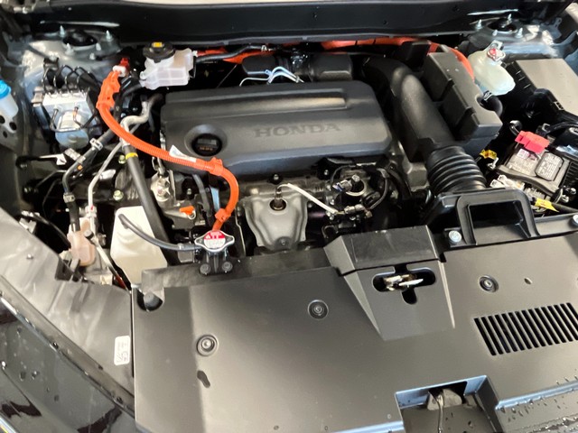 Honda CR-V Hybrid Vehicle Full-screen Gallery Image 12