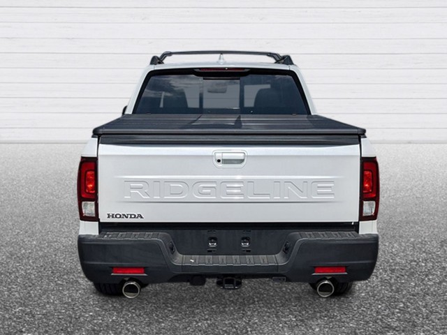 Honda Ridgeline Vehicle Full-screen Gallery Image 03