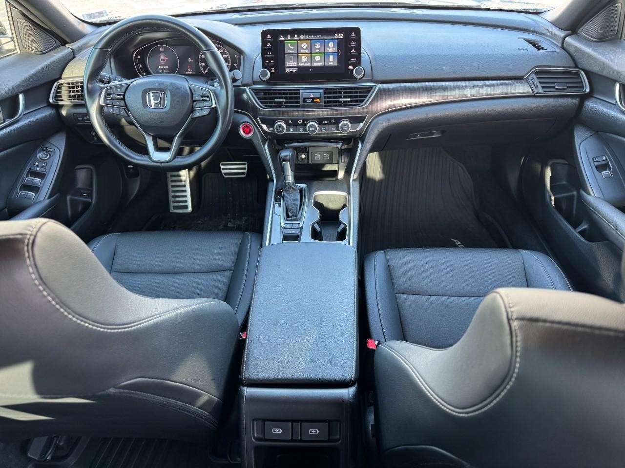 Honda Accord Sedan Vehicle Full-screen Gallery Image 11