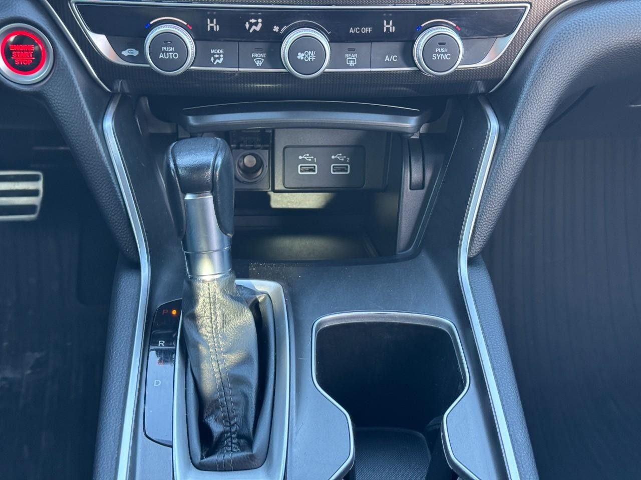 Honda Accord Sedan Vehicle Full-screen Gallery Image 14