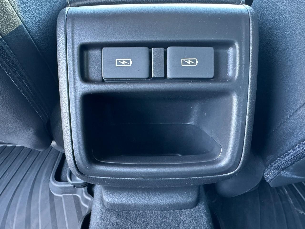 Honda Accord Sedan Vehicle Full-screen Gallery Image 16