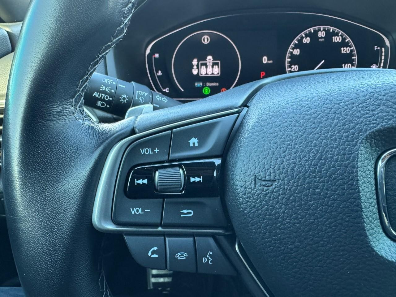 Honda Accord Sedan Vehicle Full-screen Gallery Image 18