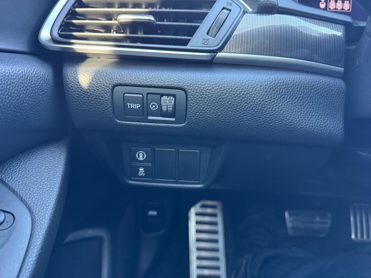 Honda Accord Sedan Vehicle Full-screen Gallery Image 20