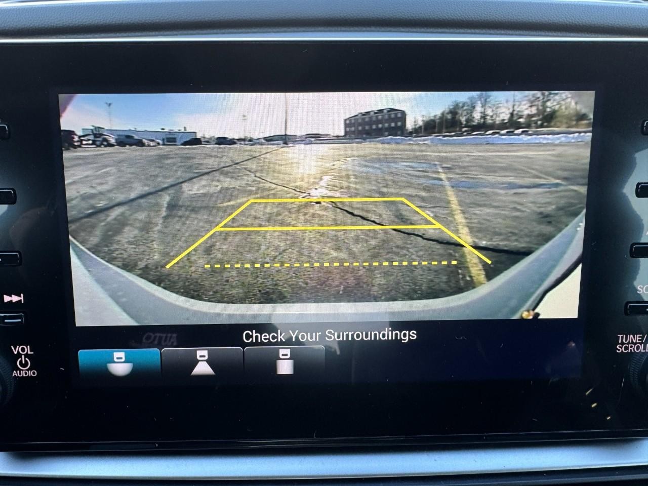 Honda Accord Sedan Vehicle Full-screen Gallery Image 24