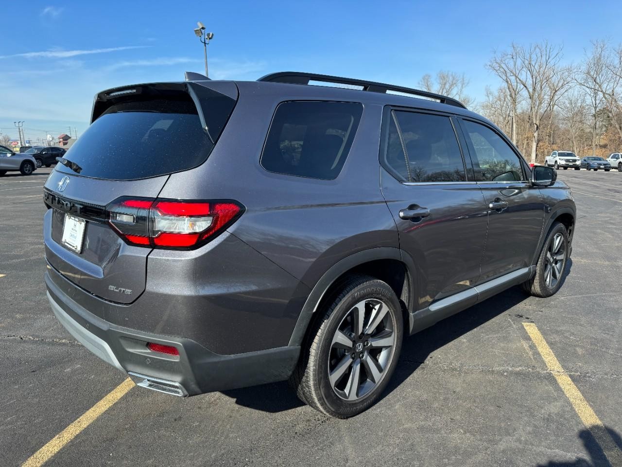 Honda Pilot Vehicle Full-screen Gallery Image 03