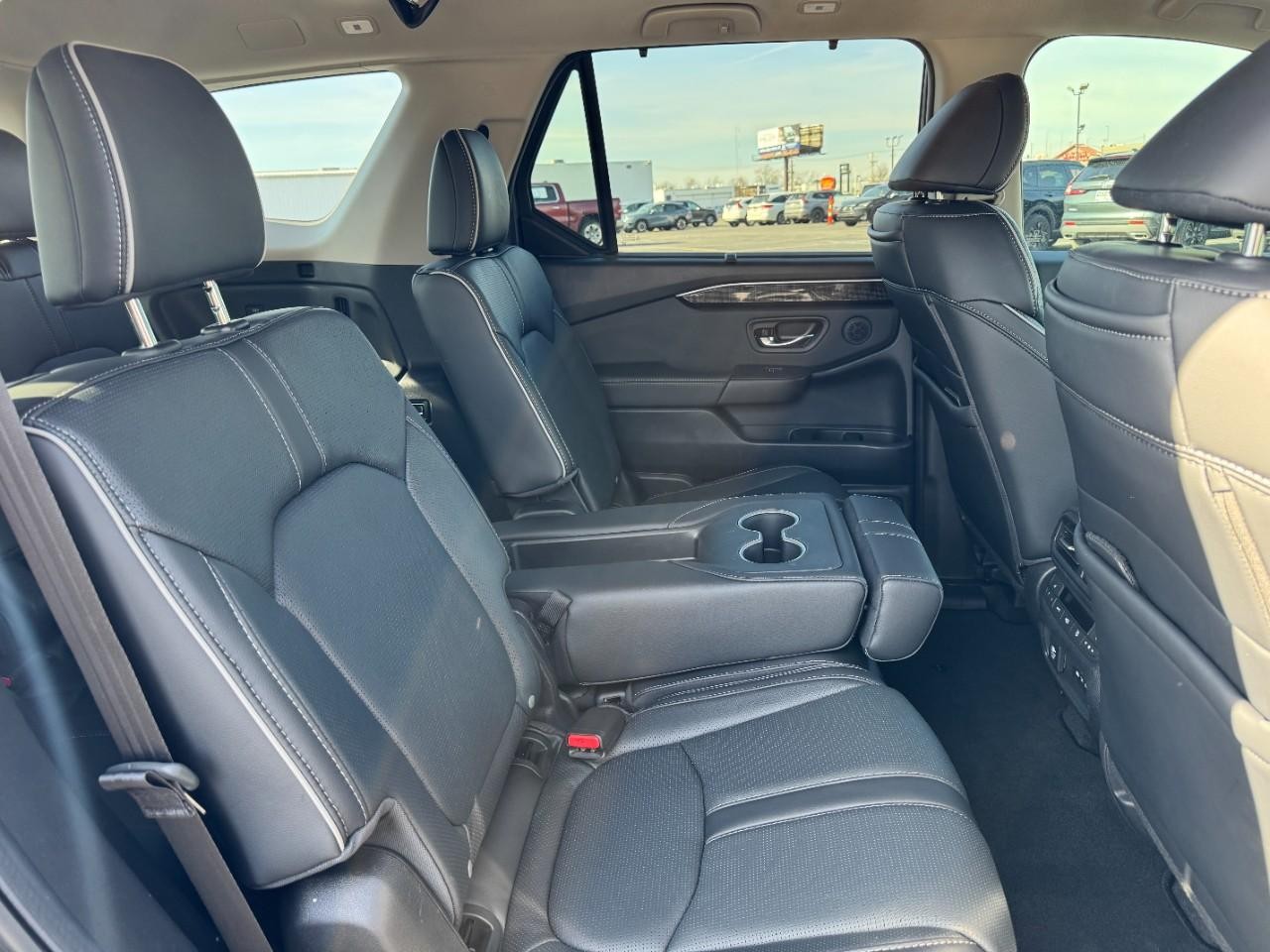 Honda Pilot Vehicle Full-screen Gallery Image 10