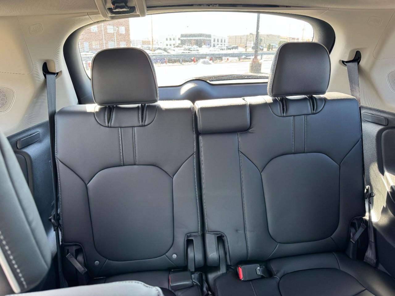 Honda Pilot Vehicle Full-screen Gallery Image 11