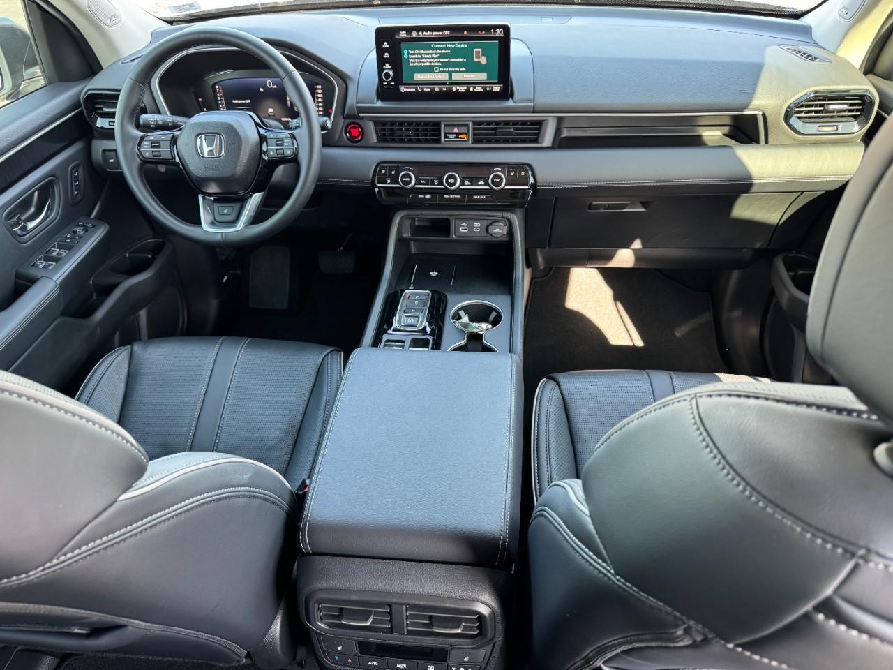 Honda Pilot Vehicle Full-screen Gallery Image 12