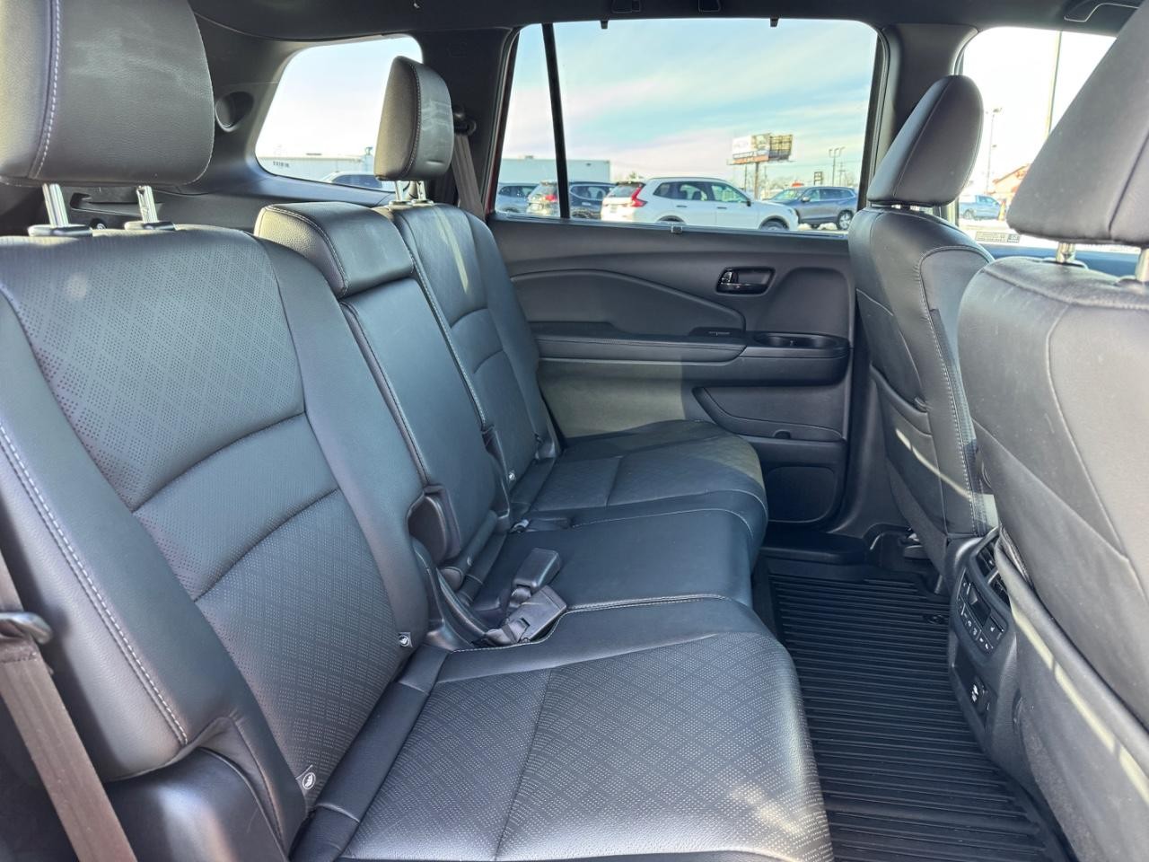 Honda Passport Vehicle Full-screen Gallery Image 10