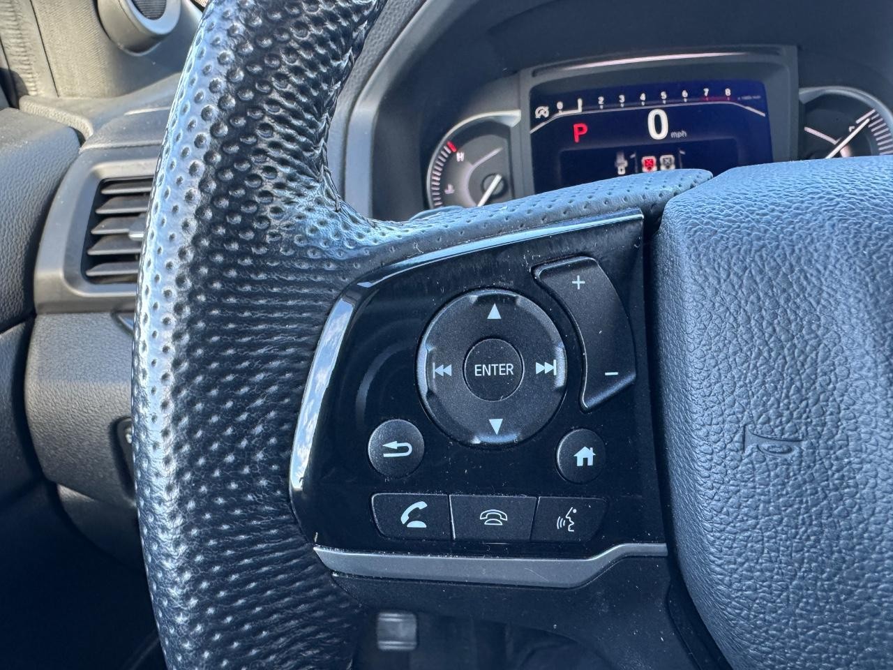 Honda Passport Vehicle Full-screen Gallery Image 18