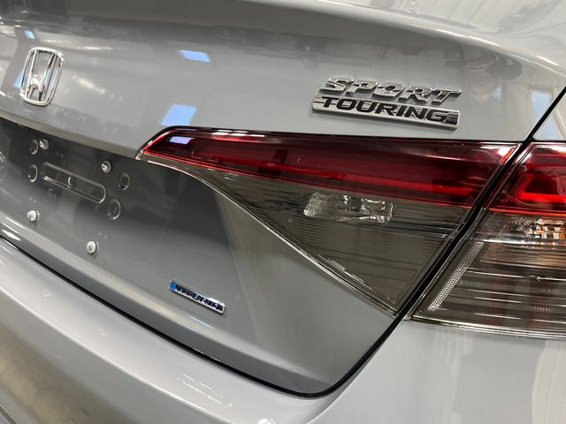 Honda Civic Sedan Hybrid Vehicle Full-screen Gallery Image 05