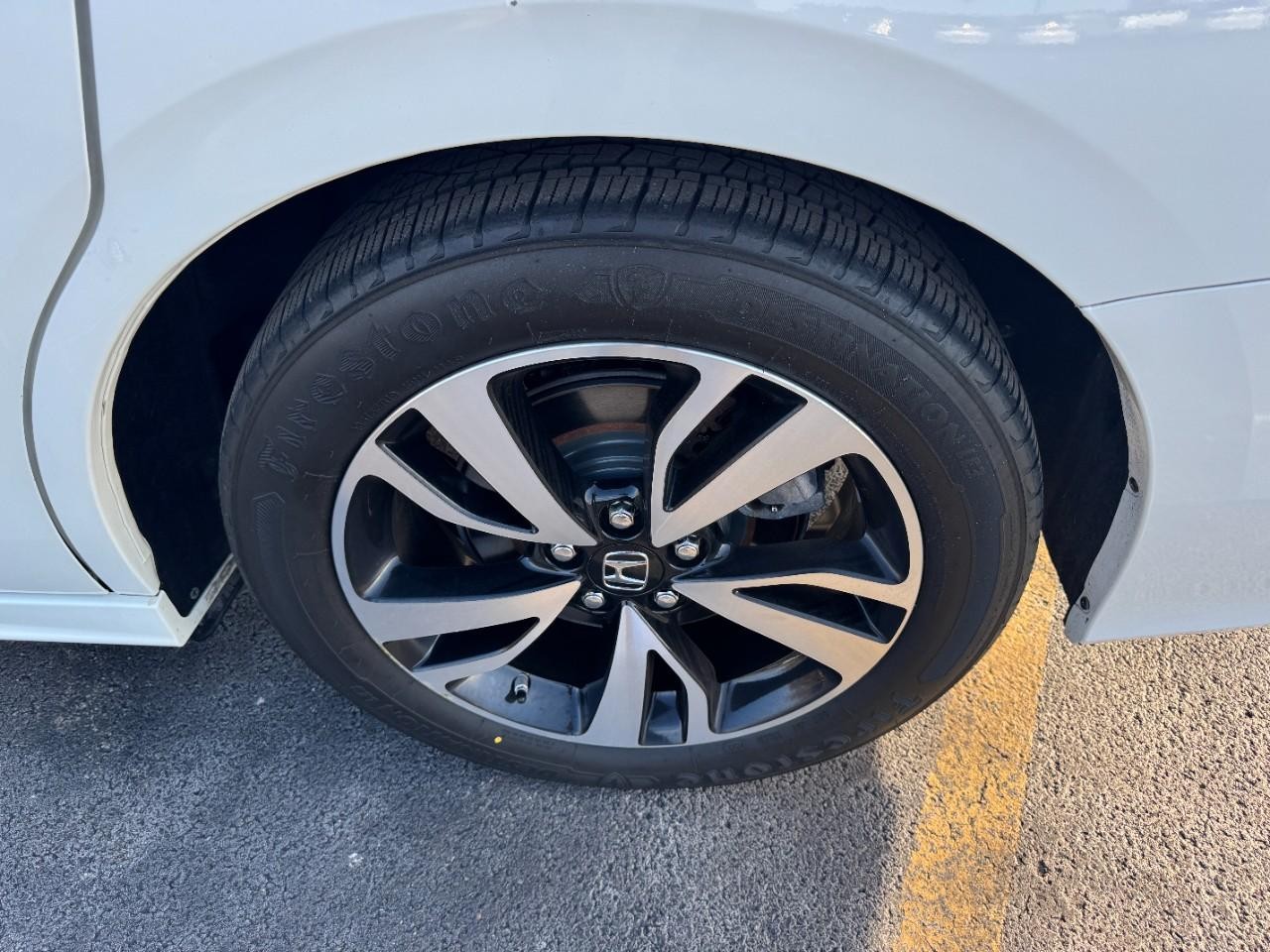 Honda Odyssey Vehicle Full-screen Gallery Image 07