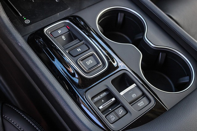 Honda Pilot Vehicle Full-screen Gallery Image 16