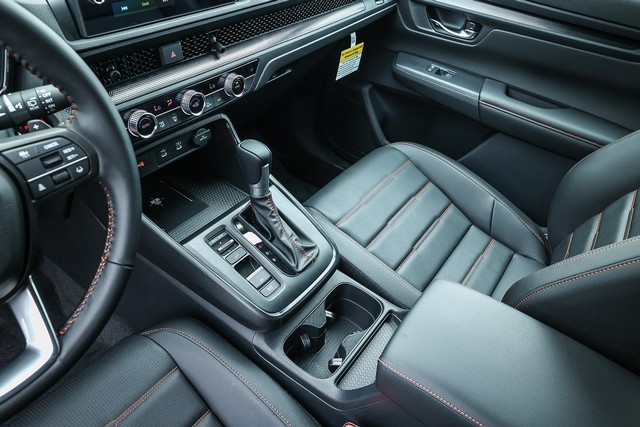 Honda CR-V Hybrid Vehicle Full-screen Gallery Image 16