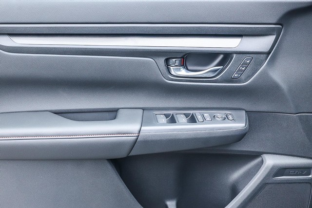 Honda CR-V Hybrid Vehicle Full-screen Gallery Image 18