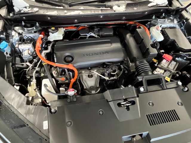 Honda CR-V Hybrid Vehicle Full-screen Gallery Image 12