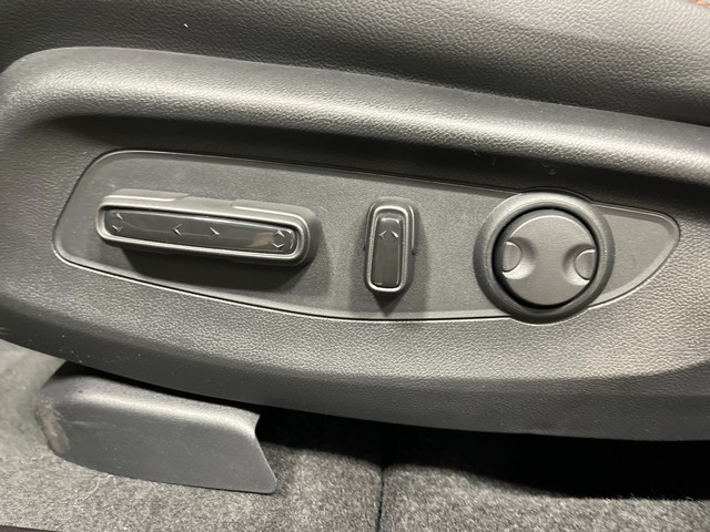 Honda CR-V Hybrid Vehicle Full-screen Gallery Image 14