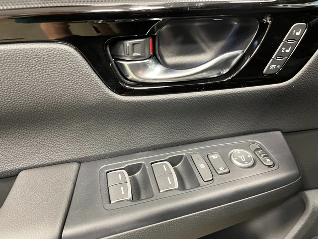 Honda CR-V Hybrid Vehicle Full-screen Gallery Image 15