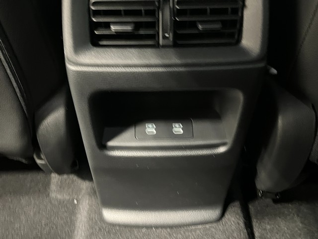 Honda CR-V Hybrid Vehicle Full-screen Gallery Image 26