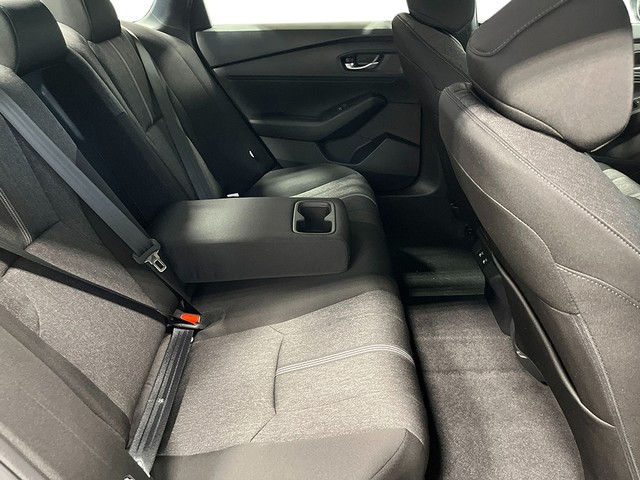 Honda Accord Hybrid Vehicle Full-screen Gallery Image 28