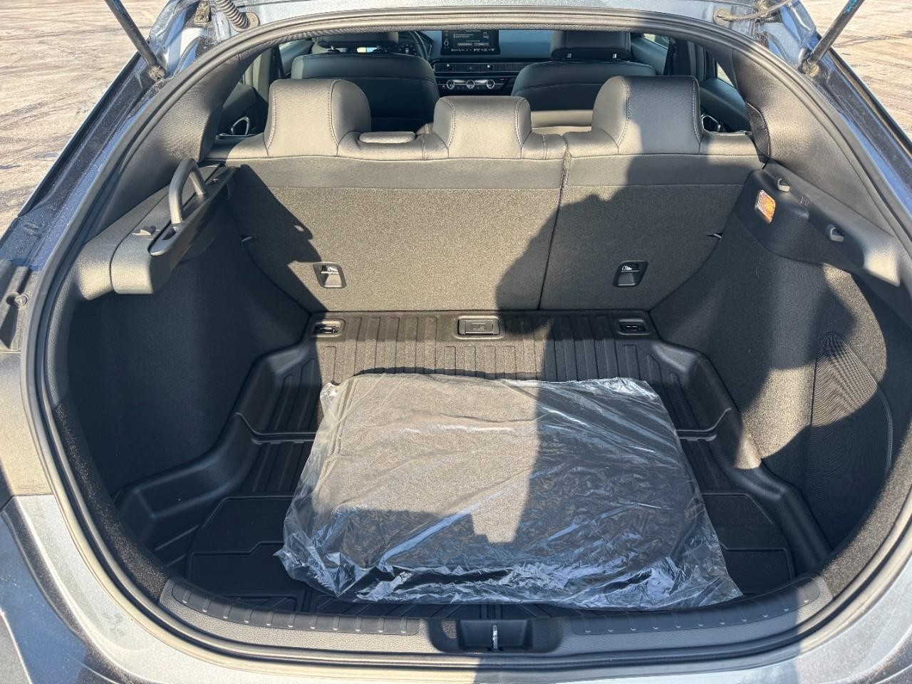 Honda Civic Hatchback Vehicle Full-screen Gallery Image 05