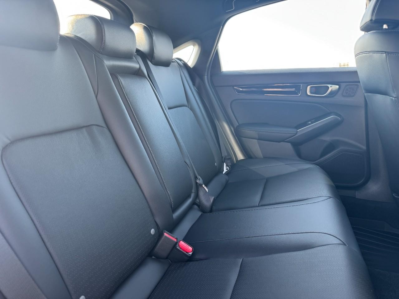 Honda Civic Hatchback Vehicle Full-screen Gallery Image 10