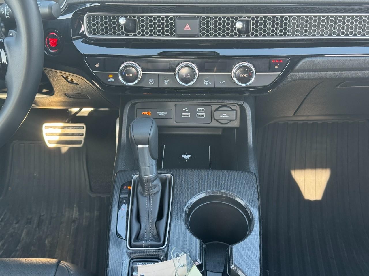 Honda Civic Hatchback Vehicle Full-screen Gallery Image 15