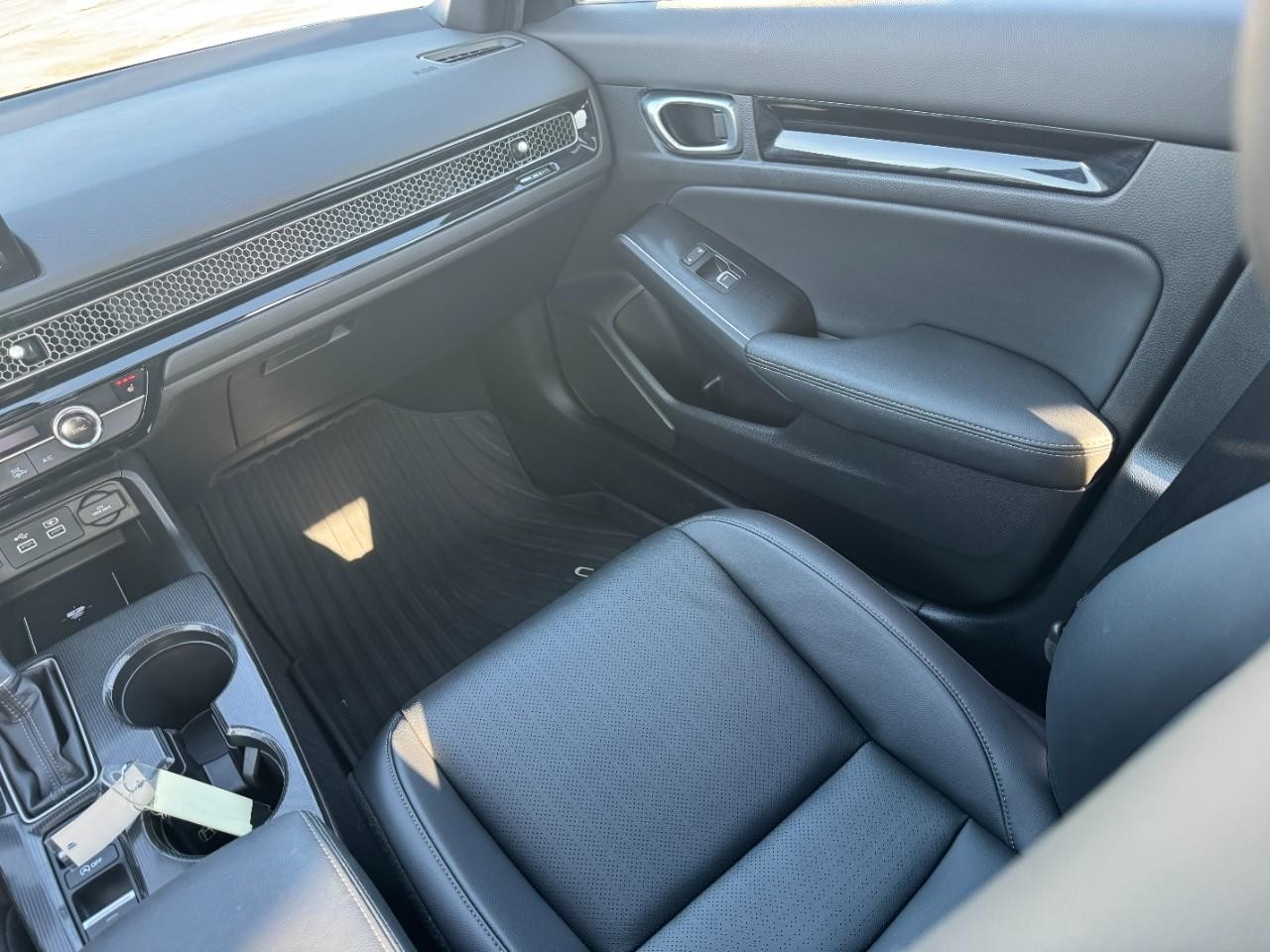 Honda Civic Hatchback Vehicle Full-screen Gallery Image 17