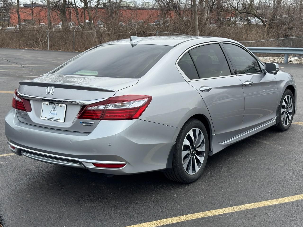 Honda Accord Hybrid Vehicle Full-screen Gallery Image 03