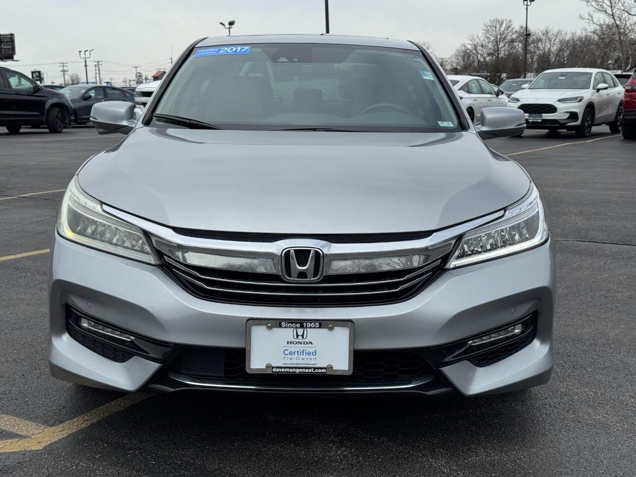 Honda Accord Hybrid Vehicle Full-screen Gallery Image 09