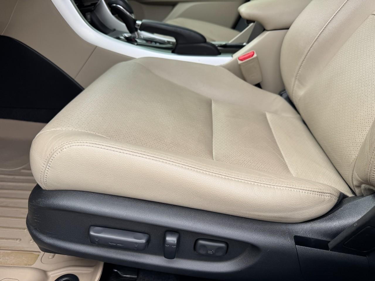 Honda Accord Hybrid Vehicle Full-screen Gallery Image 16