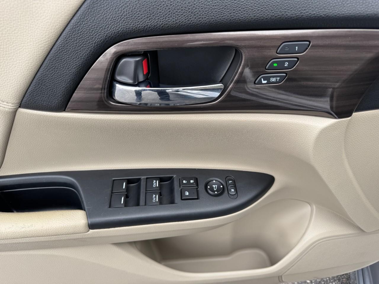 Honda Accord Hybrid Vehicle Full-screen Gallery Image 17