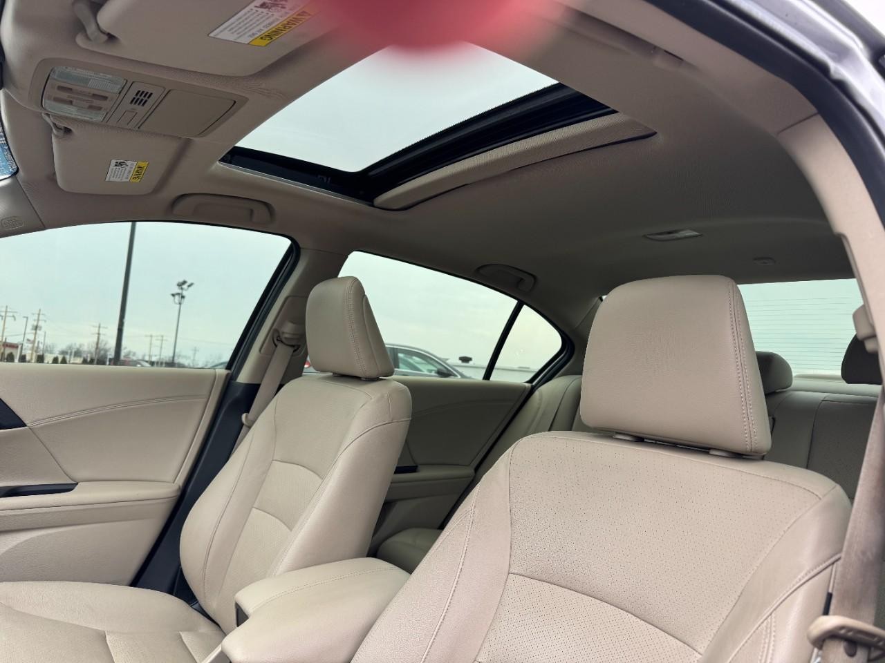 Honda Accord Hybrid Vehicle Full-screen Gallery Image 18