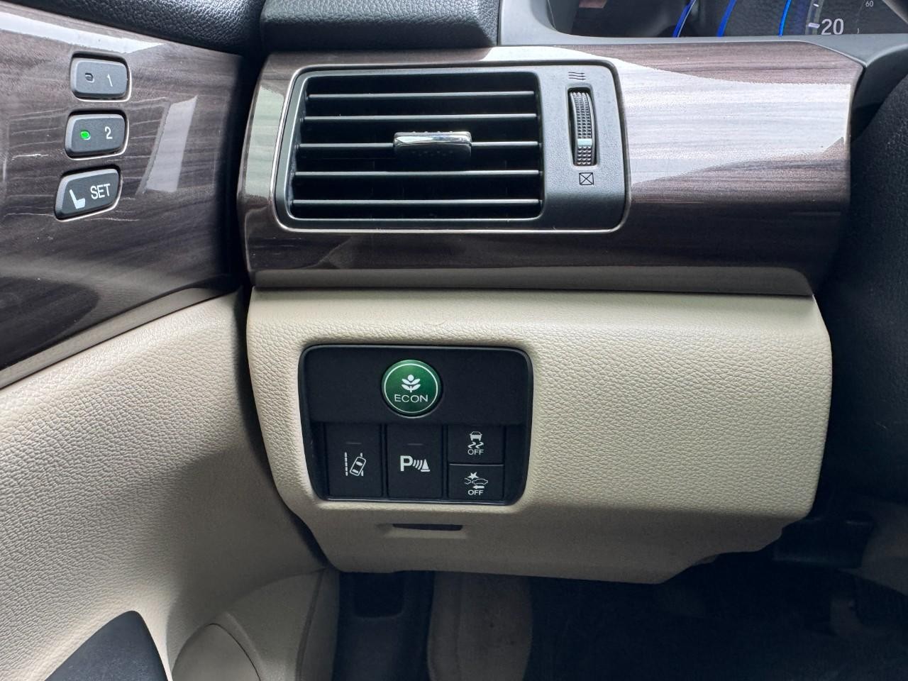 Honda Accord Hybrid Vehicle Full-screen Gallery Image 25