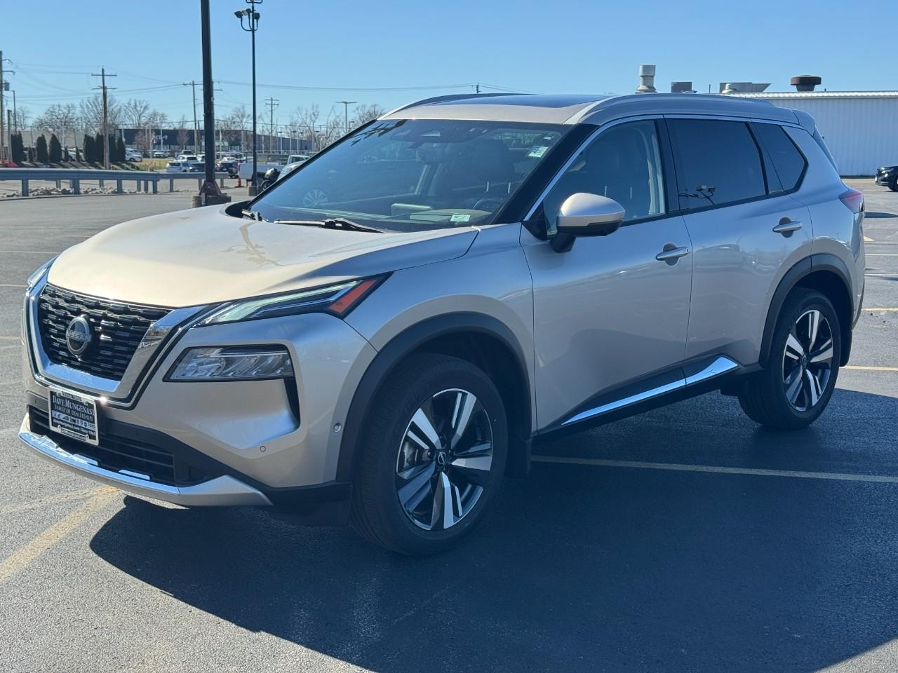 Nissan Rogue Vehicle Full-screen Gallery Image 08