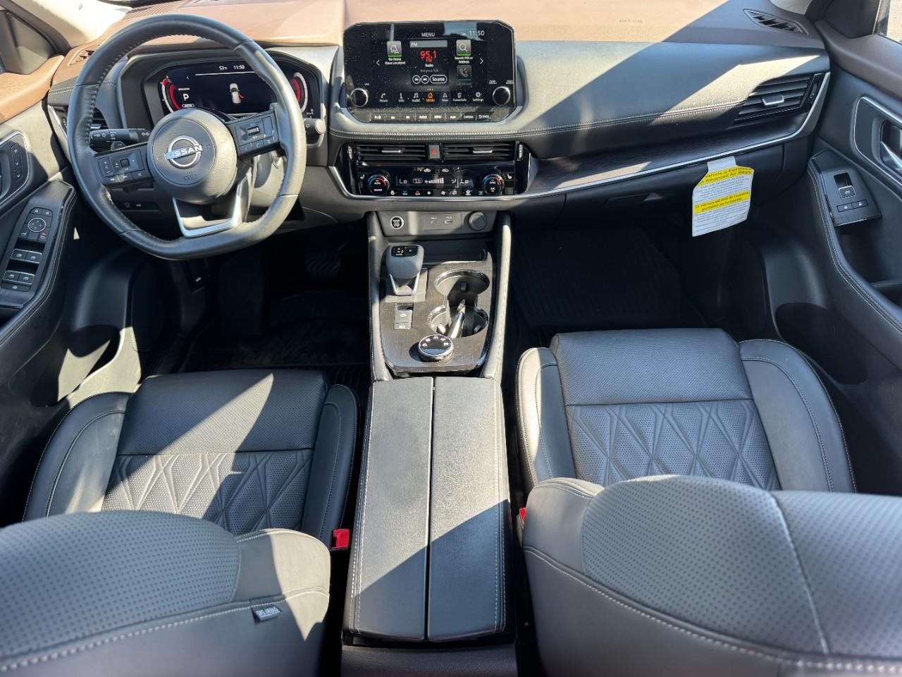 Nissan Rogue Vehicle Full-screen Gallery Image 11