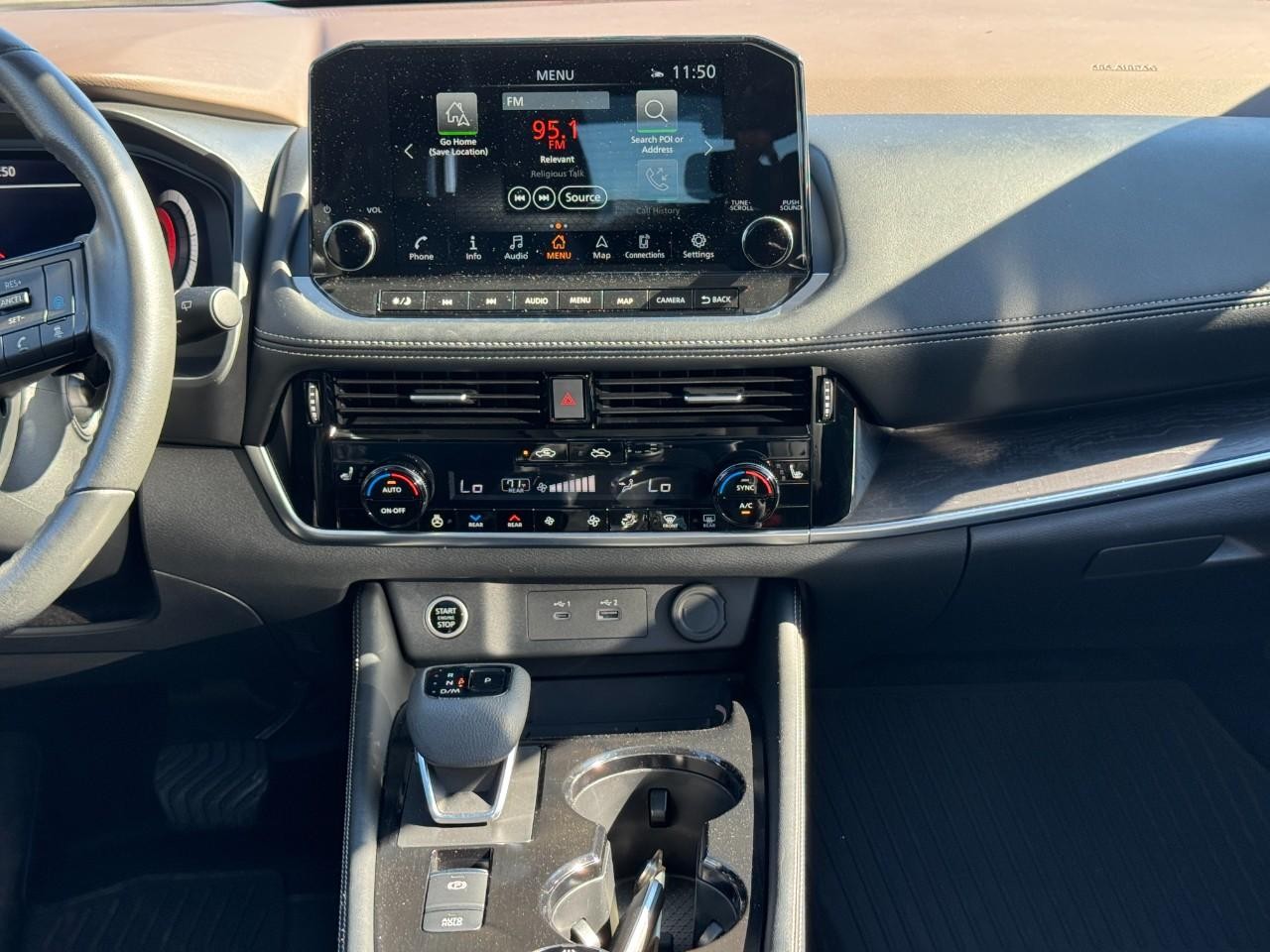 Nissan Rogue Vehicle Full-screen Gallery Image 13