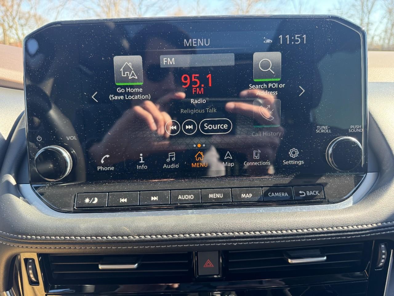 Nissan Rogue Vehicle Full-screen Gallery Image 19