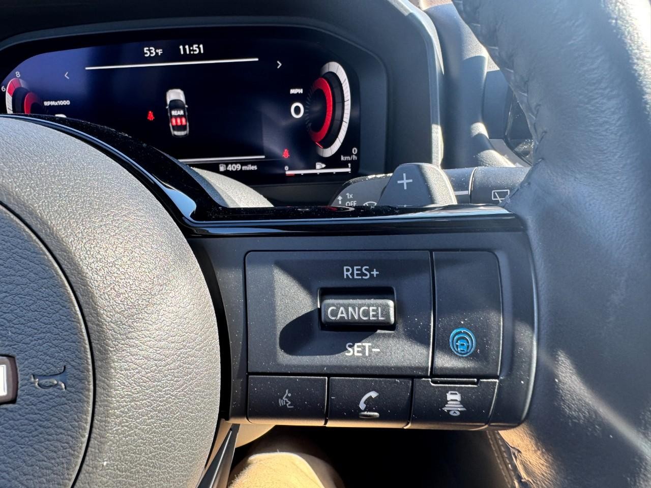 Nissan Rogue Vehicle Full-screen Gallery Image 22