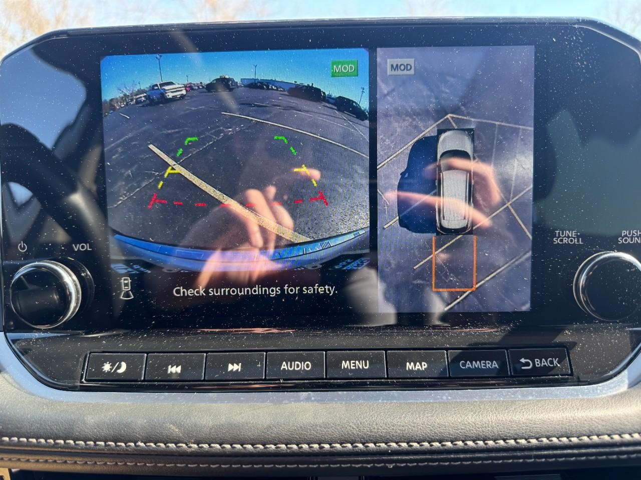 Nissan Rogue Vehicle Full-screen Gallery Image 26