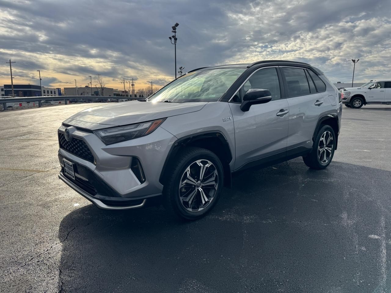 Toyota RAV4 Prime Vehicle Full-screen Gallery Image 07