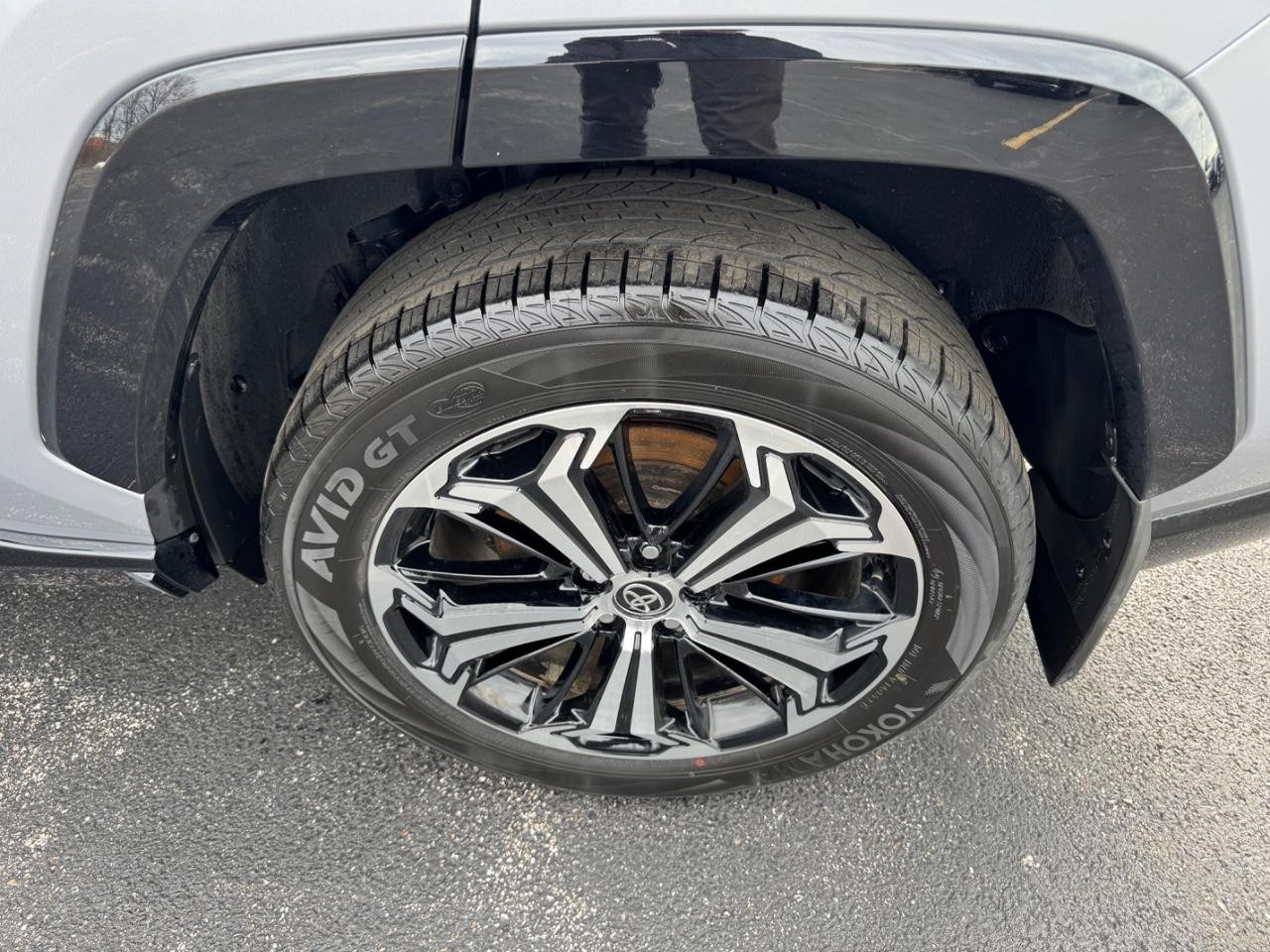 Toyota RAV4 Prime Vehicle Full-screen Gallery Image 08