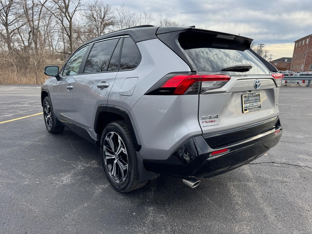 Toyota RAV4 Prime Vehicle Full-screen Gallery Image 09