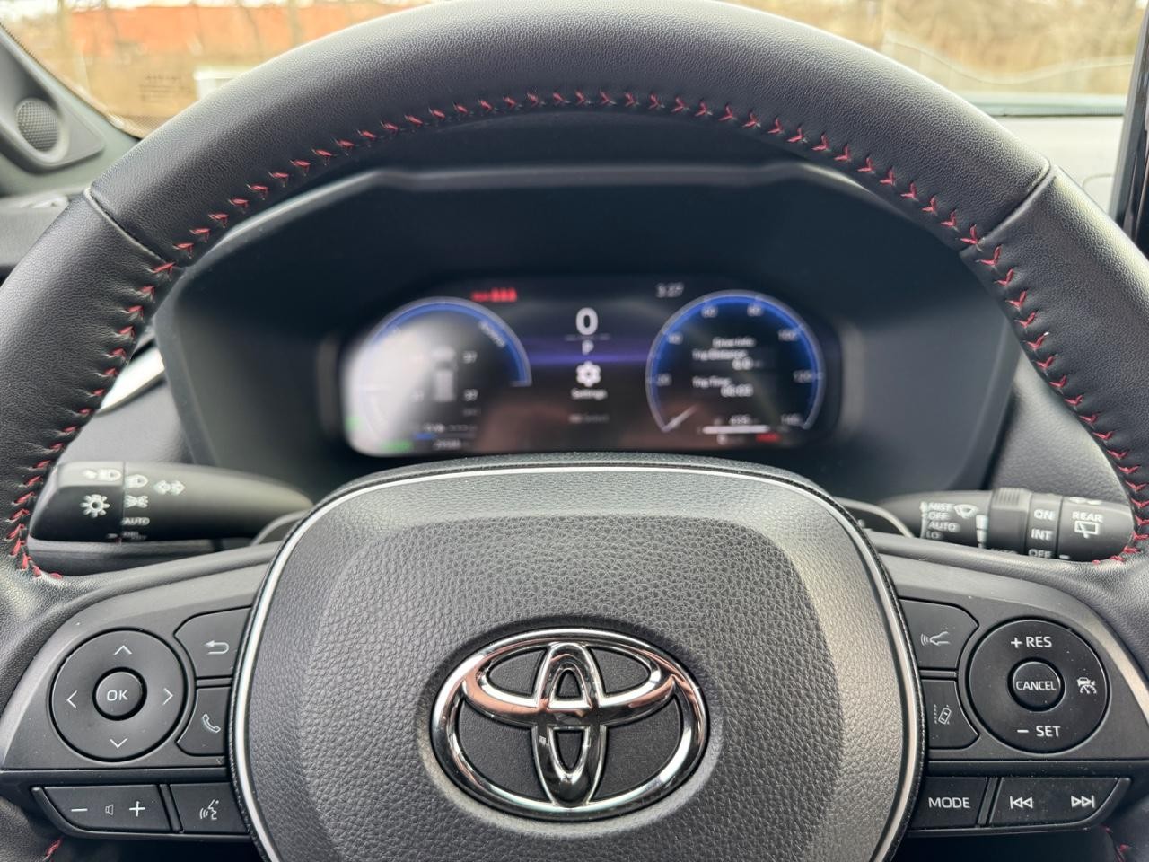 Toyota RAV4 Prime Vehicle Full-screen Gallery Image 20