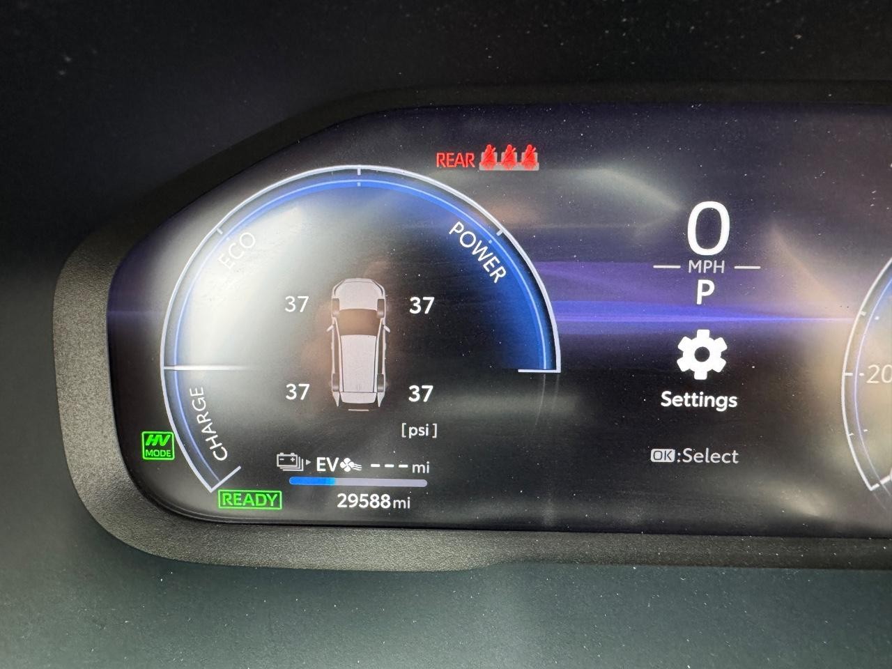 Toyota RAV4 Prime Vehicle Full-screen Gallery Image 21