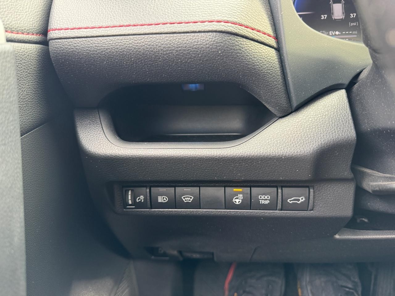 Toyota RAV4 Prime Vehicle Full-screen Gallery Image 22