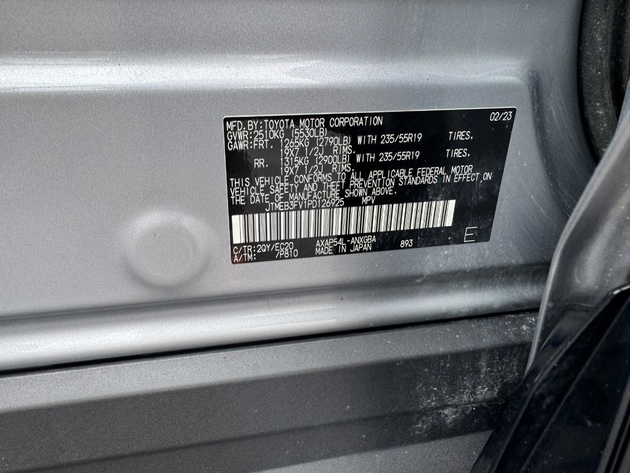 Toyota RAV4 Prime Vehicle Full-screen Gallery Image 25